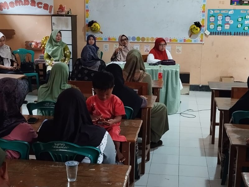 Penyerahan Ijazah dan Transkip Nilai Siswa Kelas 6